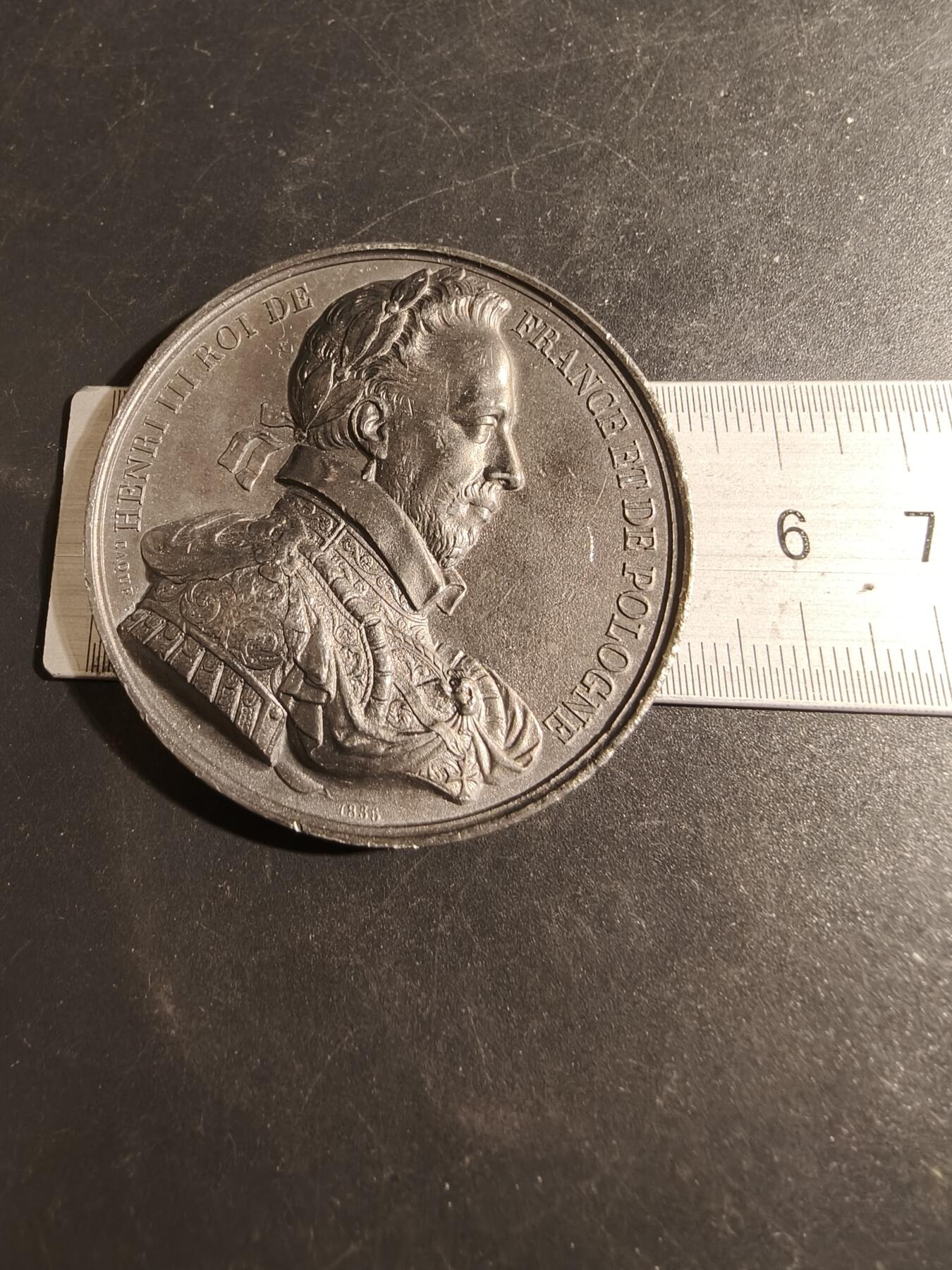 老王徽章第178期 法国历任国王纪念章    法国和波兰国王亨利三世   少见锡质     直径50mm    重量53.9g
