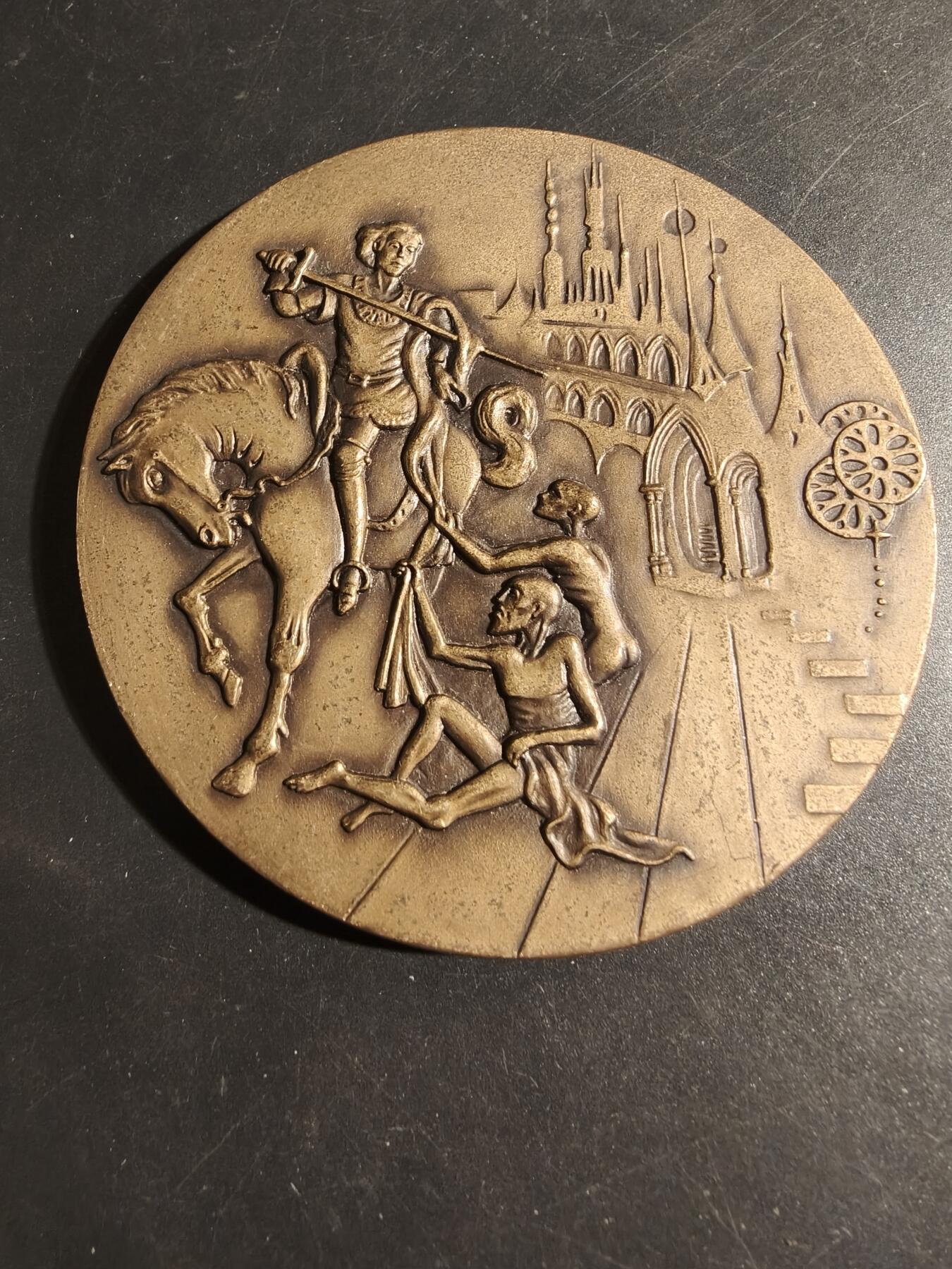 老王徽章第178期 葡萄牙波尔图阿尔多亚尔圣马蒂纽教堂大铜章    正面为屠龙者圣乔治     该章铸造1000枚编号83      直径88mm     重量245.7g 
