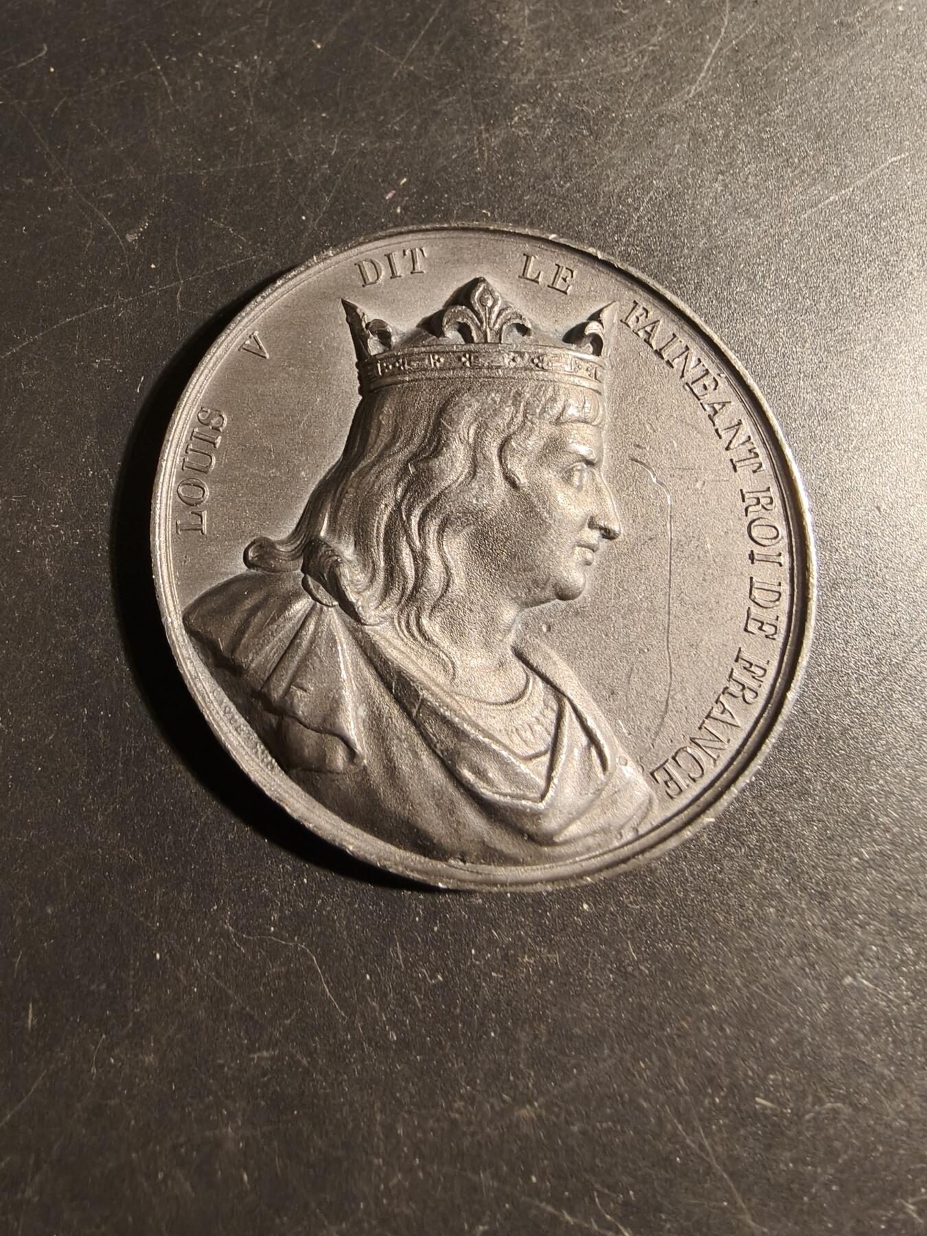 老王徽章第178期 法国历任国王纪念章    “懒王”路易五世   少见锡质     直径50mm    重量58.3g
