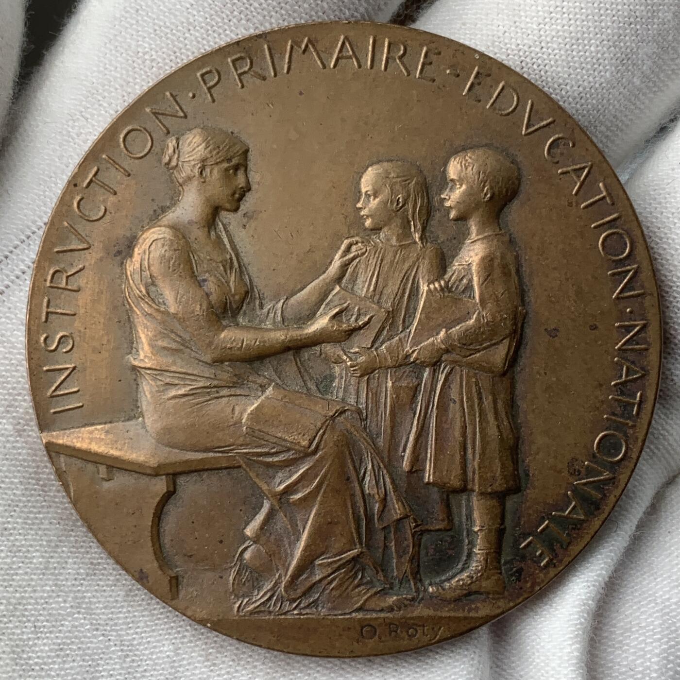 掌中浮雕-藏着的欧洲第050场 法国教育部小学教育铜章，50.4mm，章牌大师奥斯卡.罗蒂Oscar Roty（1846-1911）作品