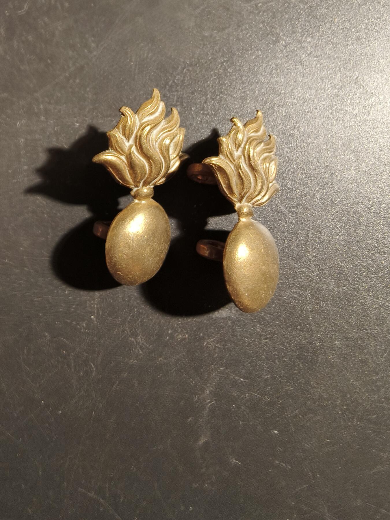 老王徽章第178期 英国近卫掷弹兵团领章一组    一战时期