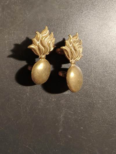 老王徽章第178期 - 英国近卫掷弹兵团领章一组    一战时期