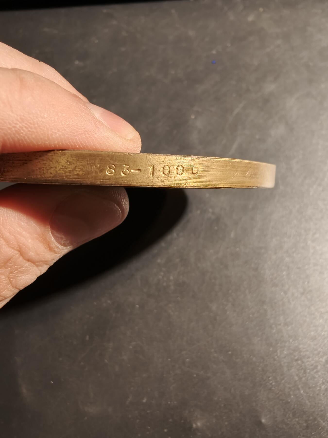 老王徽章第178期 葡萄牙波尔图阿尔多亚尔圣马蒂纽教堂大铜章    正面为屠龙者圣乔治     该章铸造1000枚编号83      直径88mm     重量245.7g 