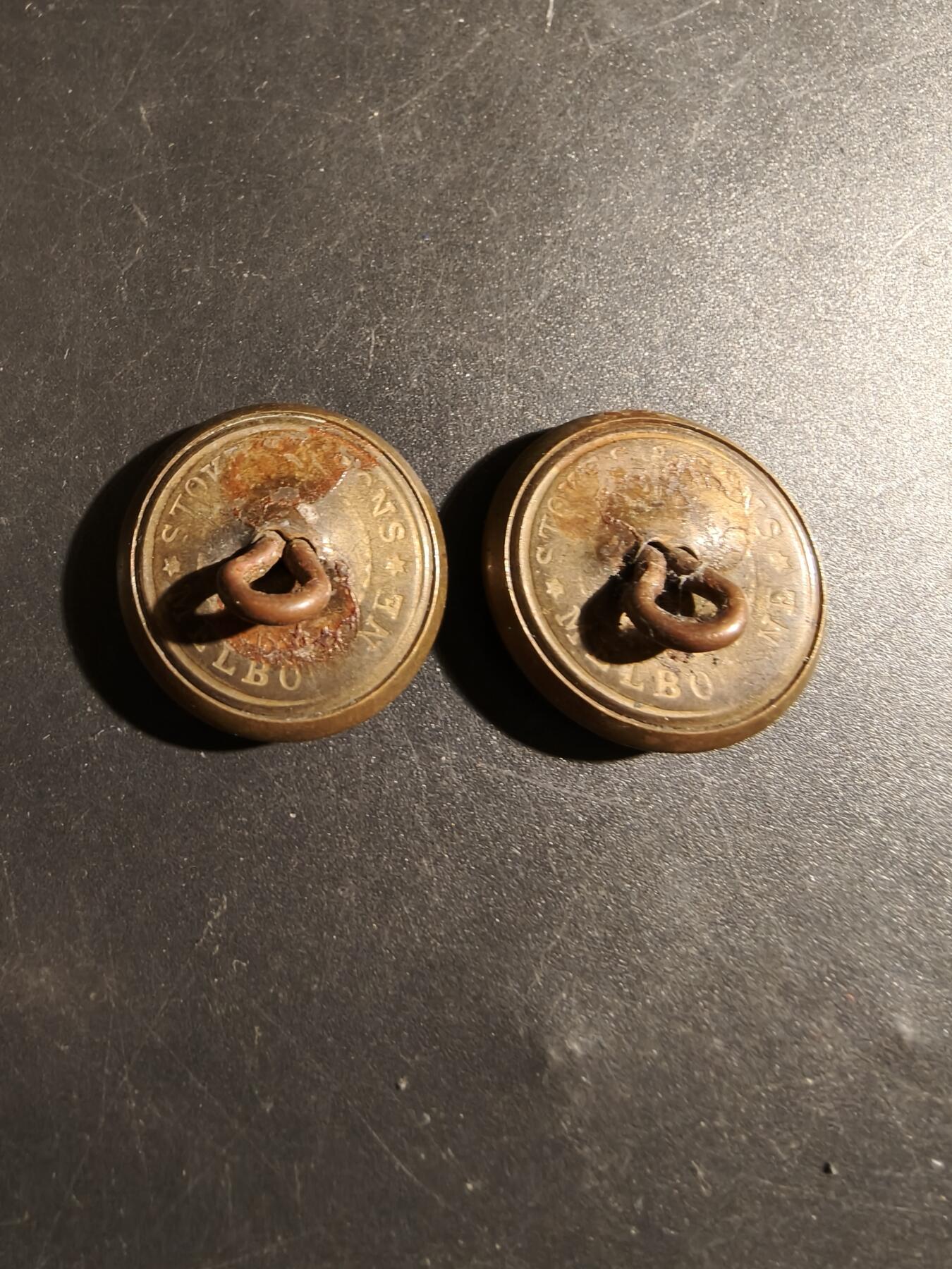 老王徽章第178期 英联邦皇家新西兰空军制服铜扣一组2枚    二战时期    25mm