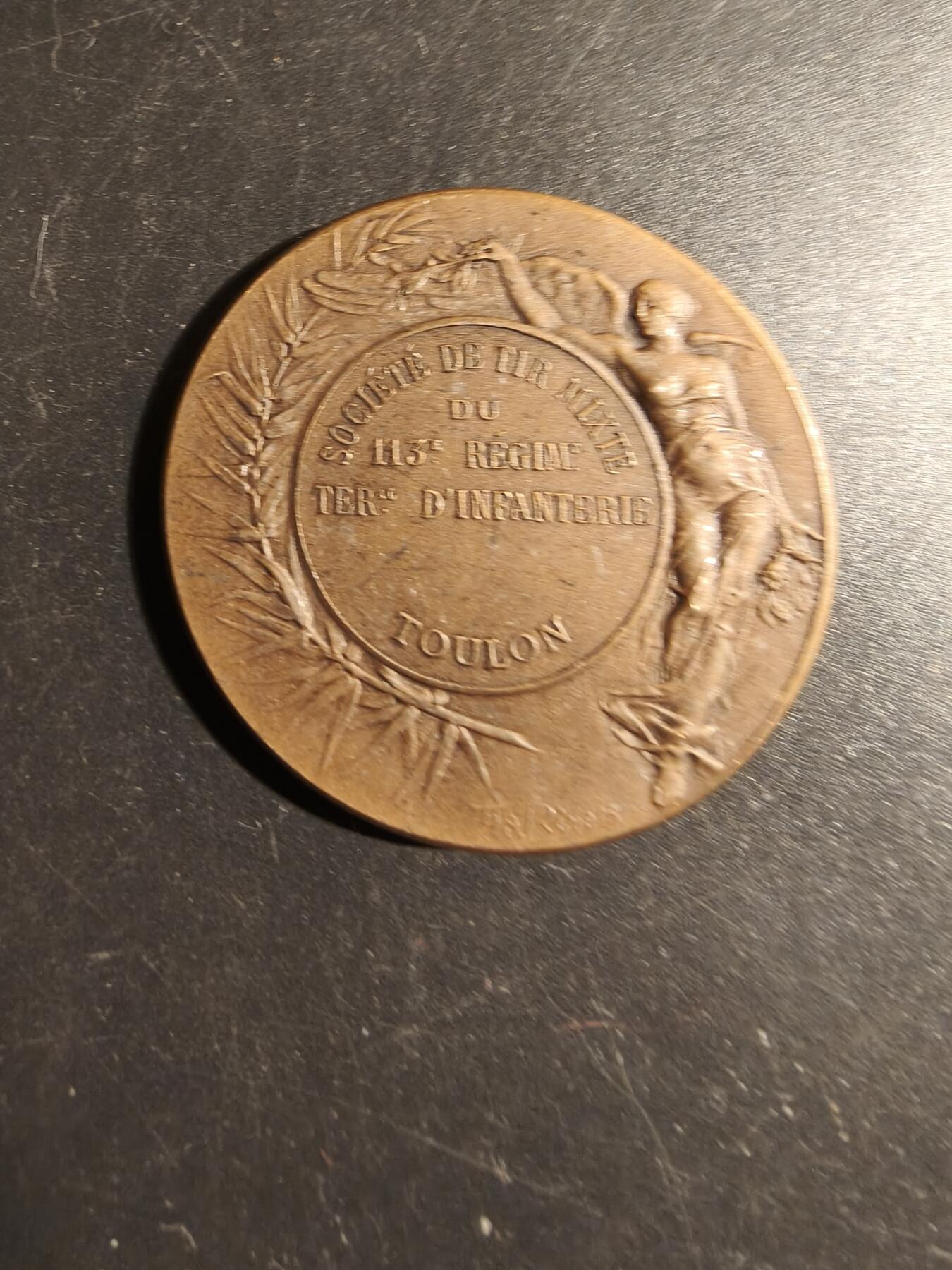 老王徽章第178期 法国土伦115步兵团老兵协会大铜章     大师里维特作品     直径40mm    重量27.4g