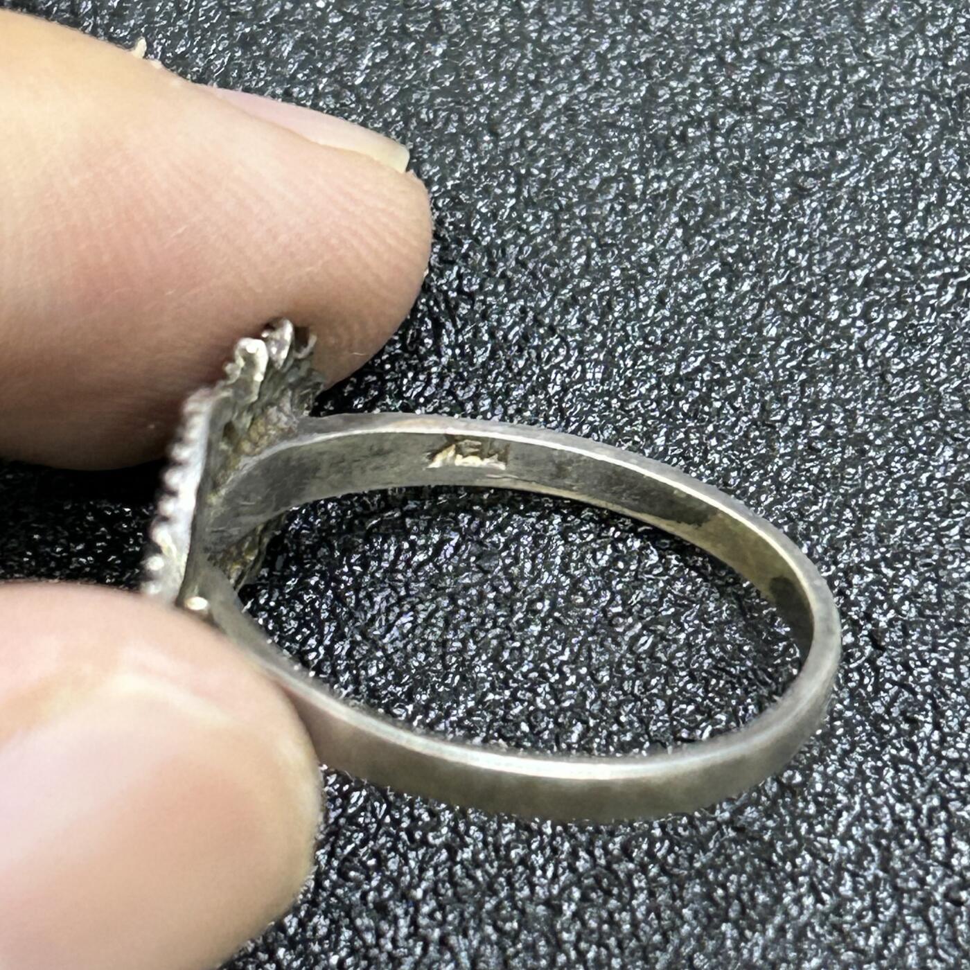 西秦中古拍卖第七十三期 日本银戒指 有银标 重2.3克