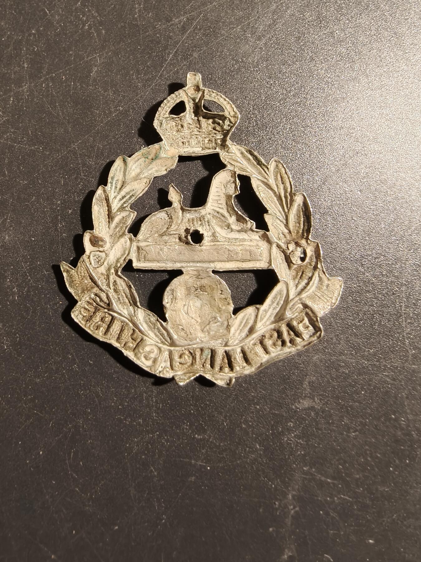老王徽章第178期 英国东兰开夏步兵团帽徽    一战时期    缺少背杆