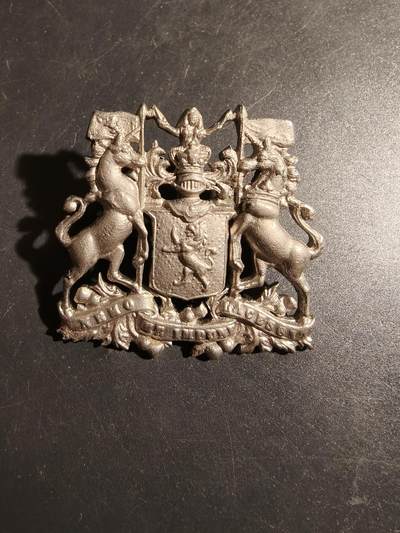 老王徽章第178期 -  英联邦南非开普炮兵与工程师尖顶盔帽徽 维多利亚时期 1891-1897版