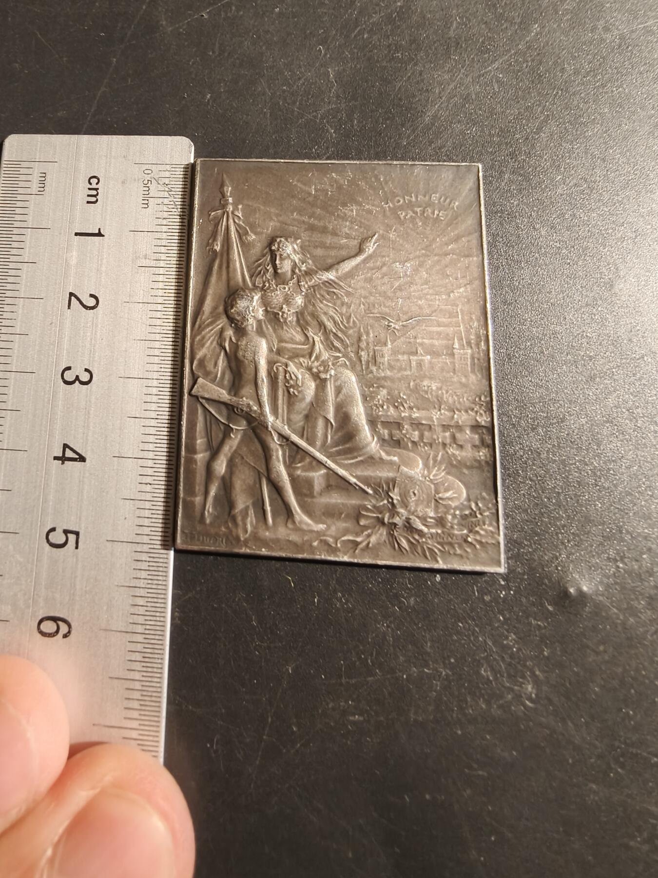 老王徽章第178期 法国射击联盟混合射击竞赛方形镀银大铜章    Dupre版本    尺寸38×50mm     重量41.2g