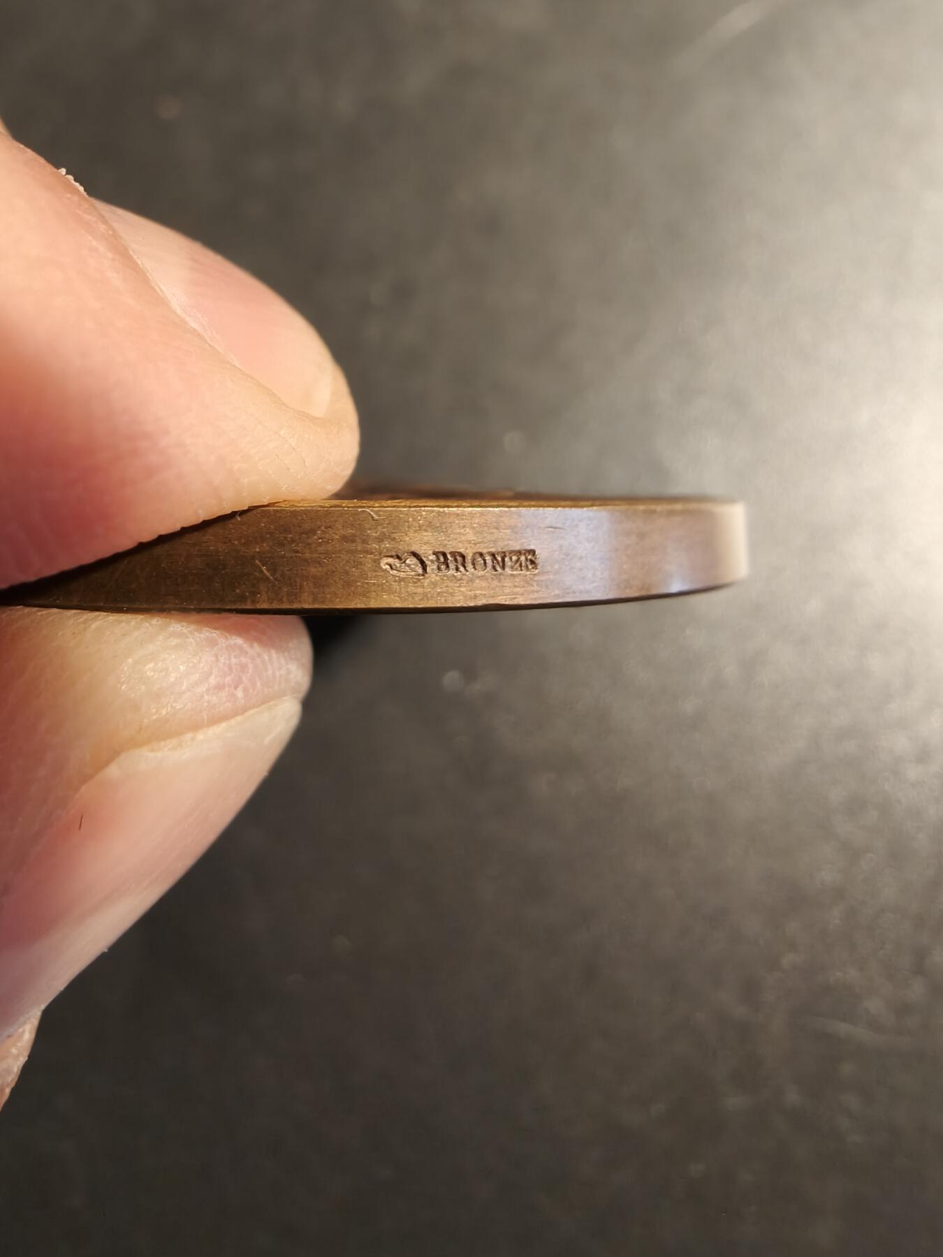 老王徽章第178期 法国旅游俱乐部大铜章    阿尔菲杜布瓦作品    直径50mm    重量70g