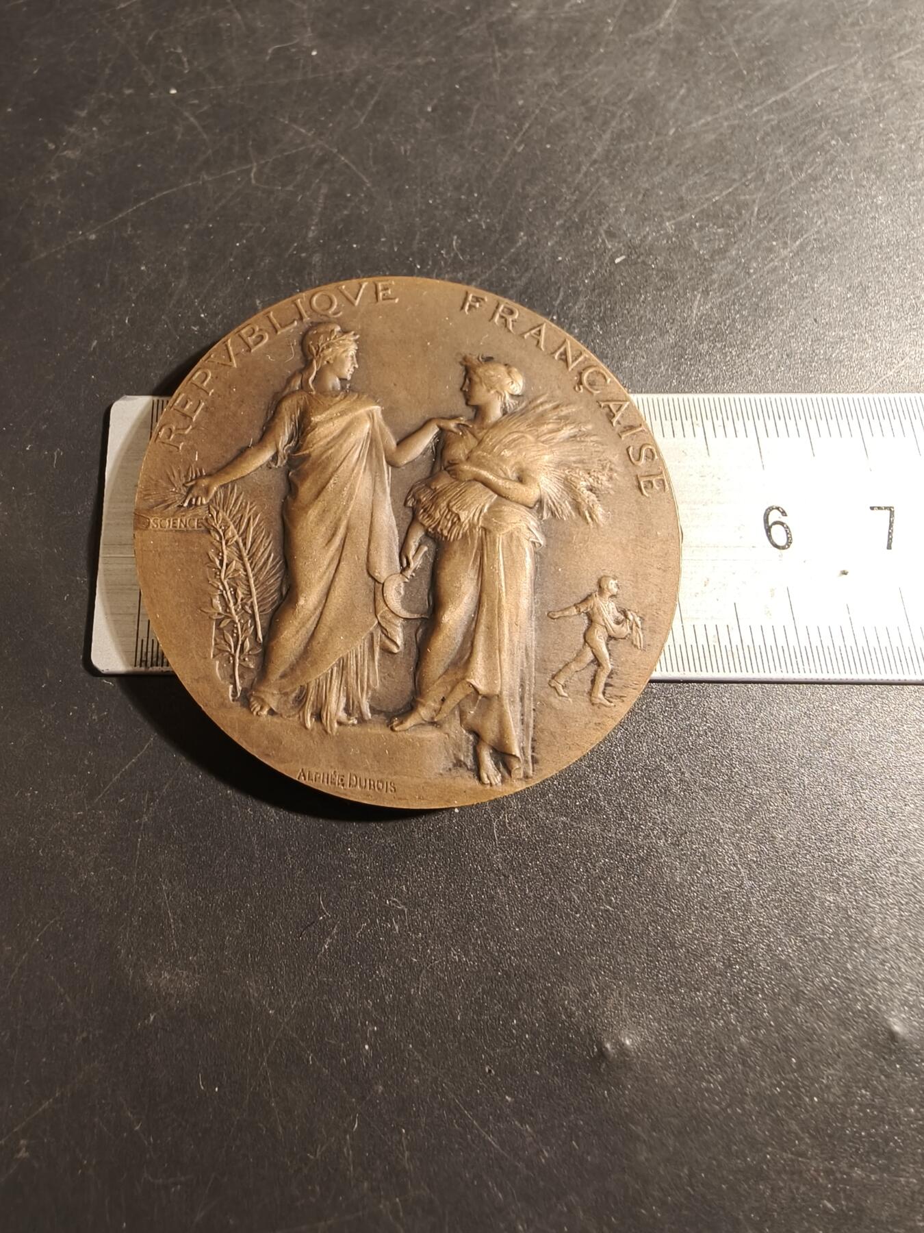 老王徽章第178期 法国农业协会大铜章    大师阿尔菲杜布瓦作品    直径50mm    重量61.1g