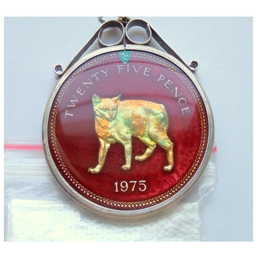 纯手工 马恩岛1975年 伊丽莎白+猞猁珐琅彩镀金高浮雕精制币章吊坠 带银环