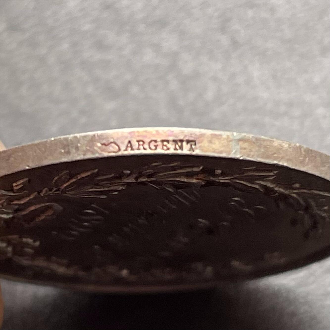 「木头集藏」章牌精品专场！ 1892年法国婚礼纪念银章，直径：28 mm，10 g，边铭：丰饶角 ARGENT，品相不错。