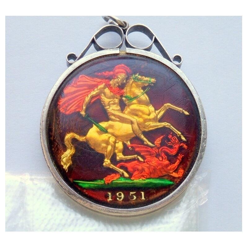 纯手工 英国1951年 经典屠龙马剑乔治六世珐琅彩镀金高浮雕精制币章吊坠 带银环 40MM