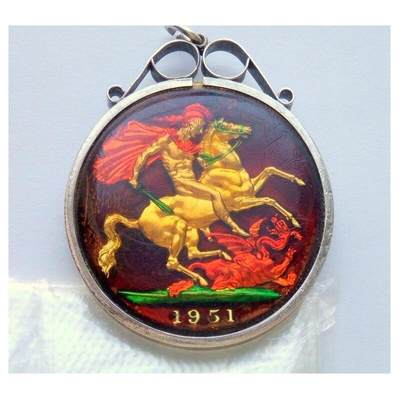 纯手工 英国1951年 经典屠龙马剑乔治六世珐琅彩镀金高浮雕精制币章吊坠 带银环 40MM - 纯手工 英国1951年 经典屠龙马剑乔治六世珐琅彩镀金高浮雕精制币章吊坠 带银环 40MM