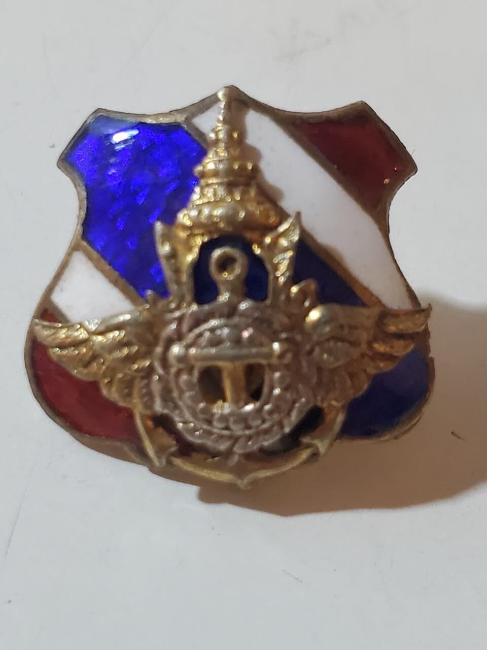 韵星假日拍卖第三十八期 -- Rimey Holidays Auction 38 泰王国二战时期拉玛8世银制皇家军队证章 可当袖口使用 银镀金珐琅 表面标志也为银制作 后续不在生产 珐琅镀金无损