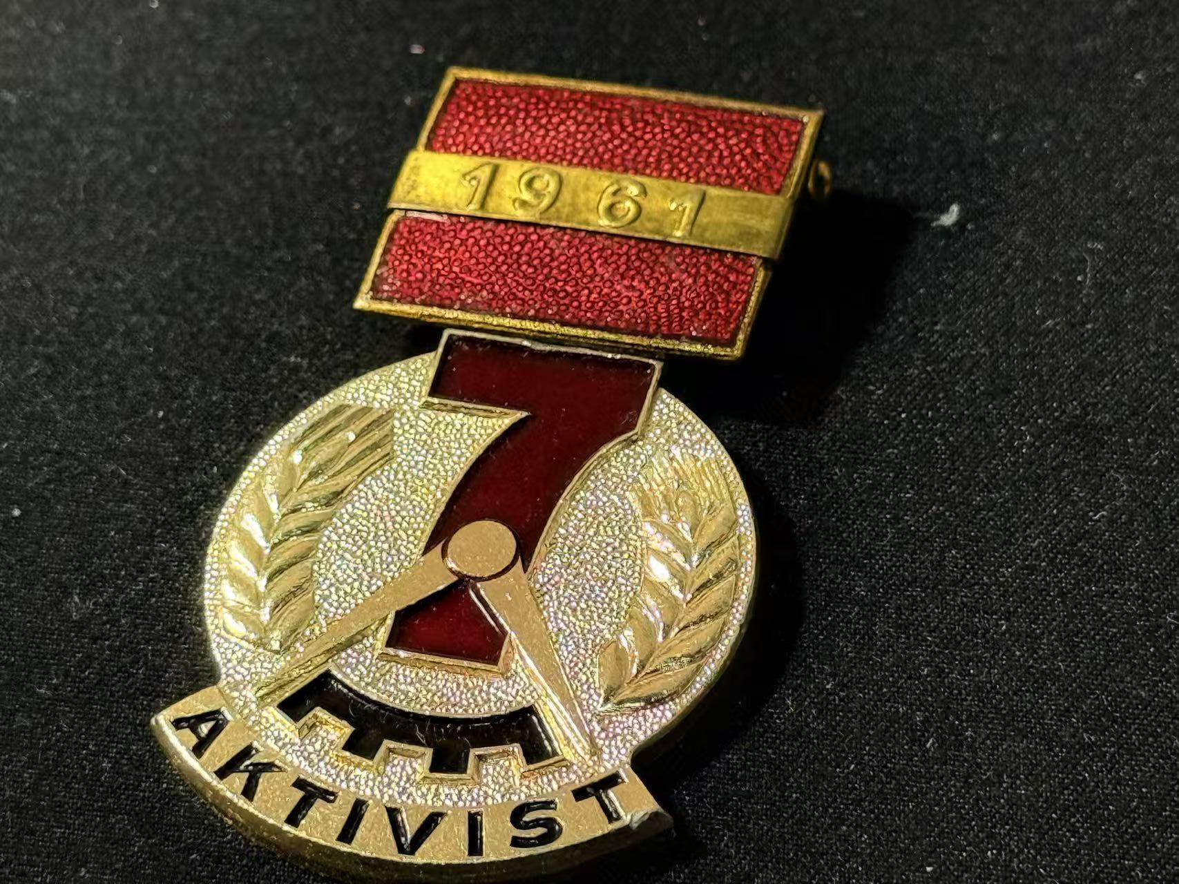 罗岚⭐爱藏⭐甄选专拍第四场-分享拍场赚佣（实体经营） 民主德国七年建设计划模范劳动奖章 61年早期版珐琅上挂