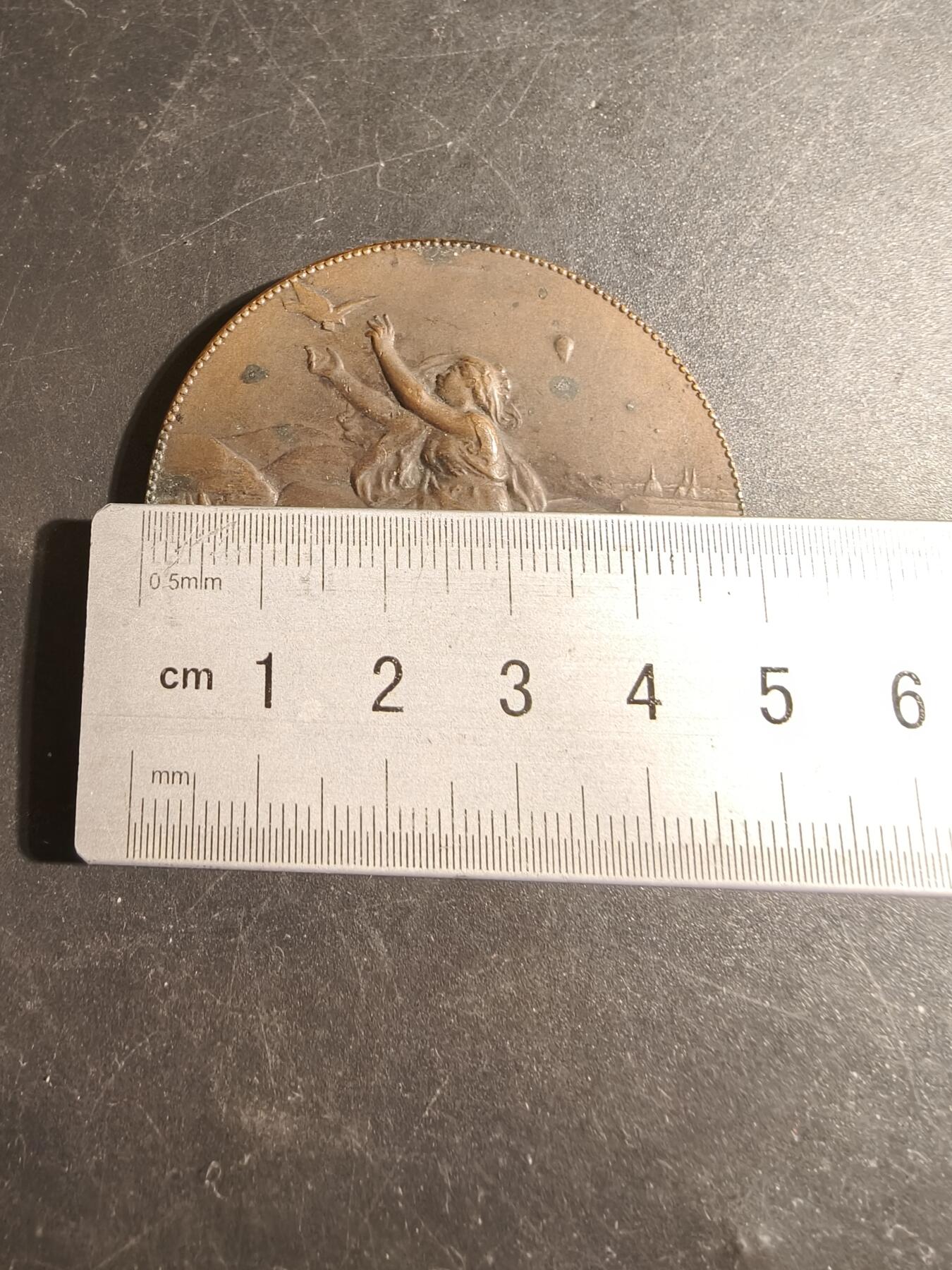 老王徽章第178期 法国普法战争巴黎围城战信鸽通信大铜章     直径50mm    重量63.5g