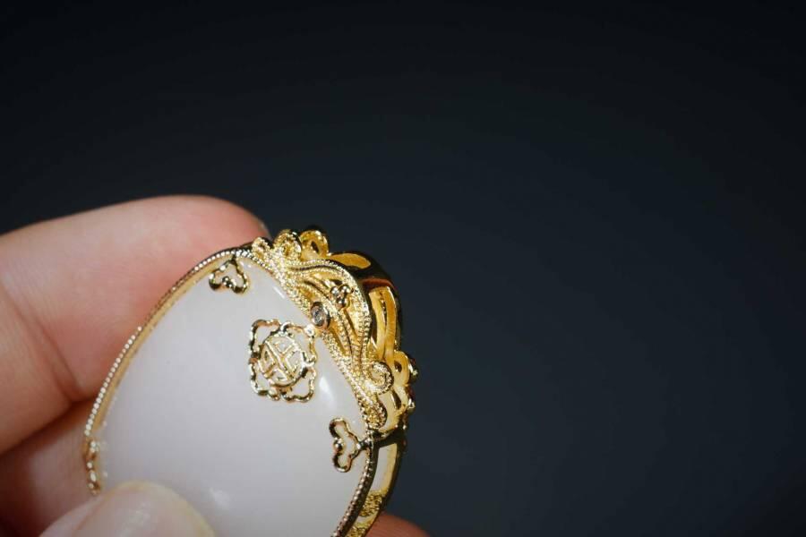 上海都达杂项专场五（全场包邮） 和田羊脂白玉嵌镀金平安无事牌挂件