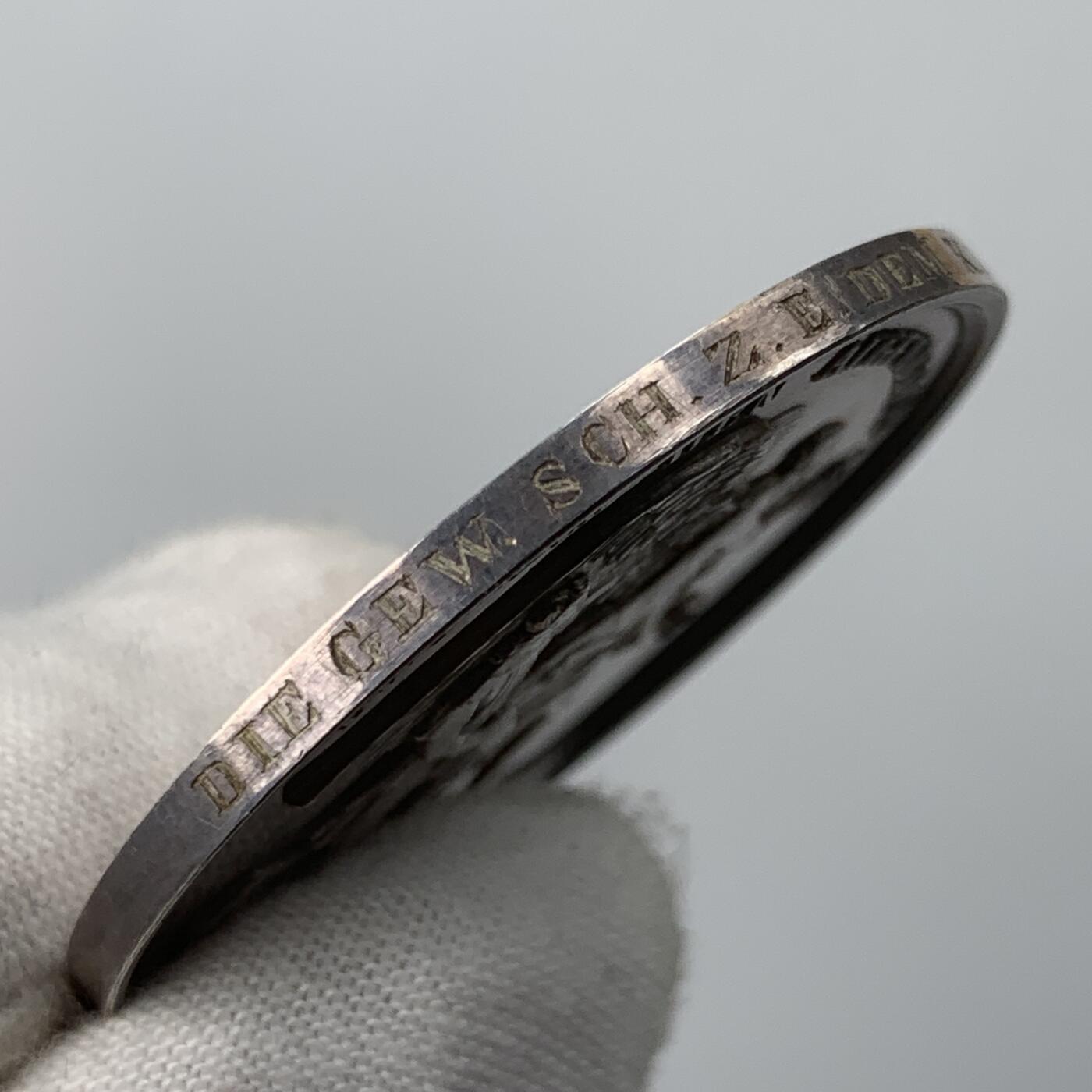 掌中浮雕-藏着的欧洲第050场 时间之神银章， 37mm，19g，Voigt雕刻，边缘有刻字，正面的青年人转瞬间成了背面的老者，珍惜时间吧！