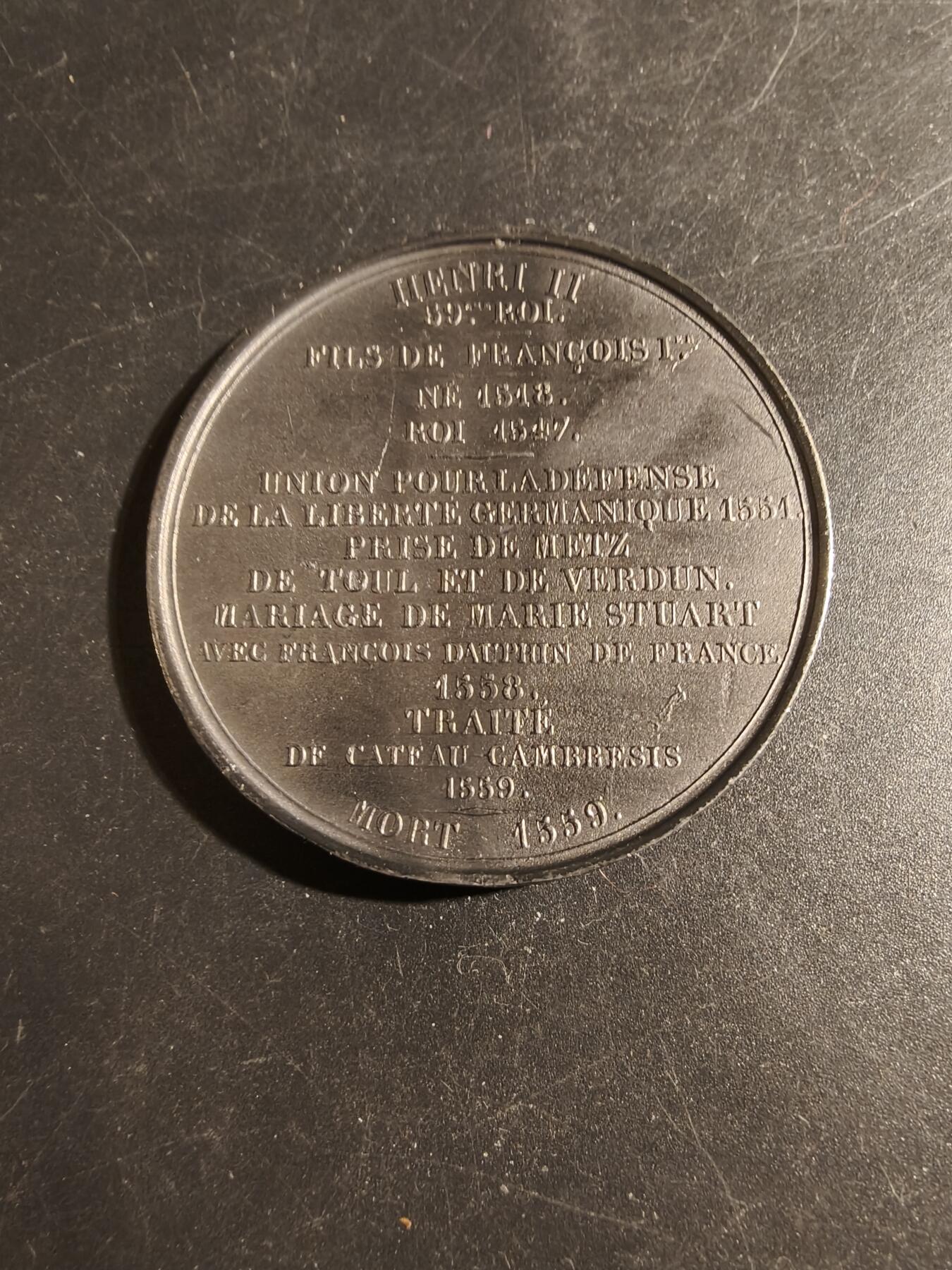 老王徽章第178期 法国历任国王纪念章    亨利二世   少见锡质     直径50mm    重量67g