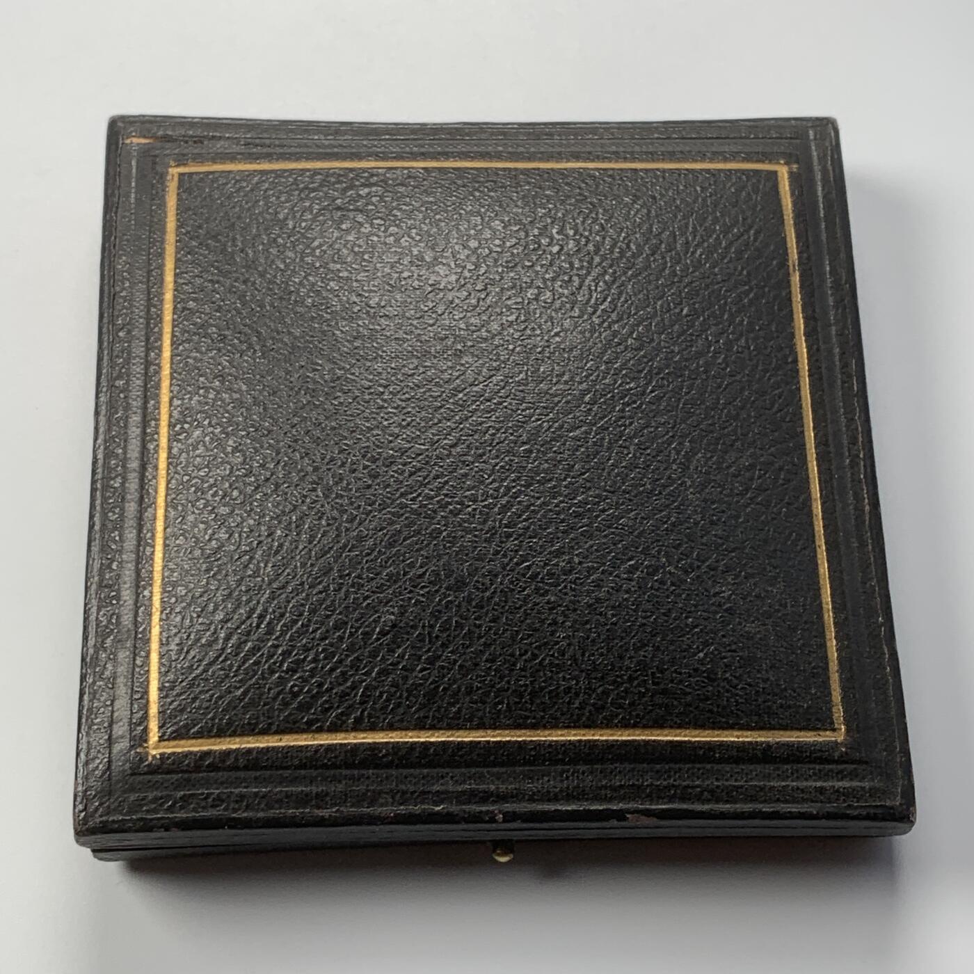 掌中浮雕-藏着的欧洲第050场 1901年英国皇家艺术、制造业与商业协会银章，55.6mm，97.12g，原盒