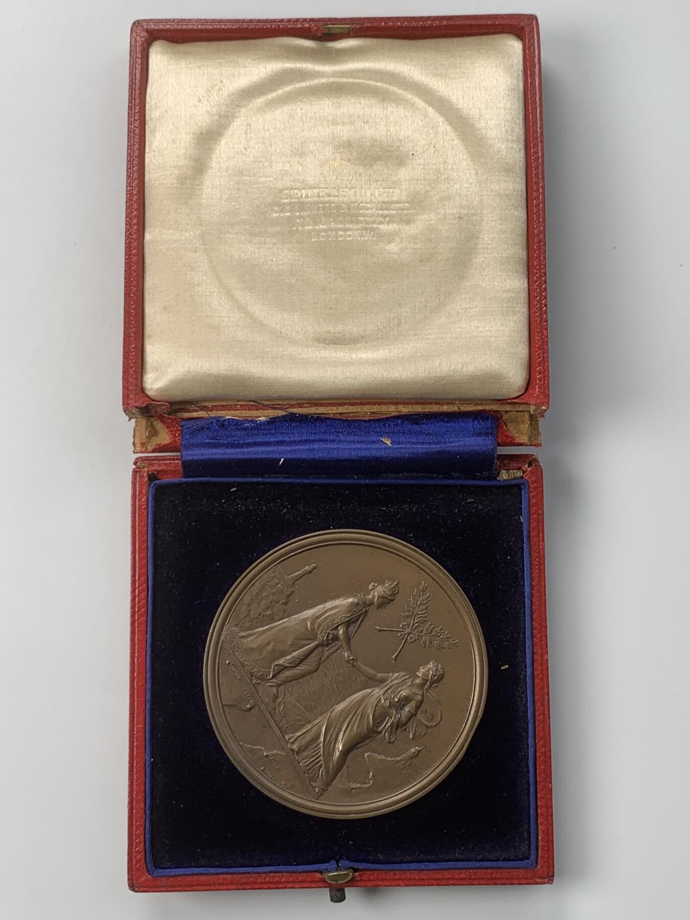 掌中浮雕-藏着的欧洲第050场 1903年法国总统埃米尔·卢贝访问英国纪念，64mm，原盒有破损