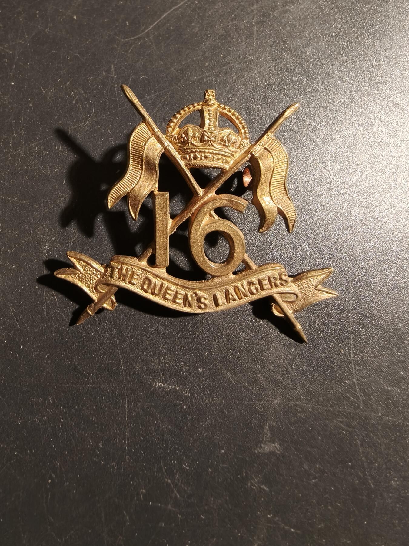 老王徽章第178期 英国女王第16枪骑兵团帽徽    一战时期