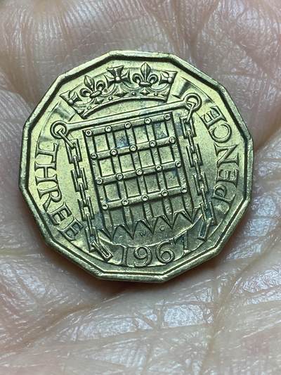 2026年第十二场(总第一百八十一场）外国好品散币场(免佣金) - 英国🇬🇧1967年3便士(伊丽莎白二世青年桂冠第二版，普制币关门年)