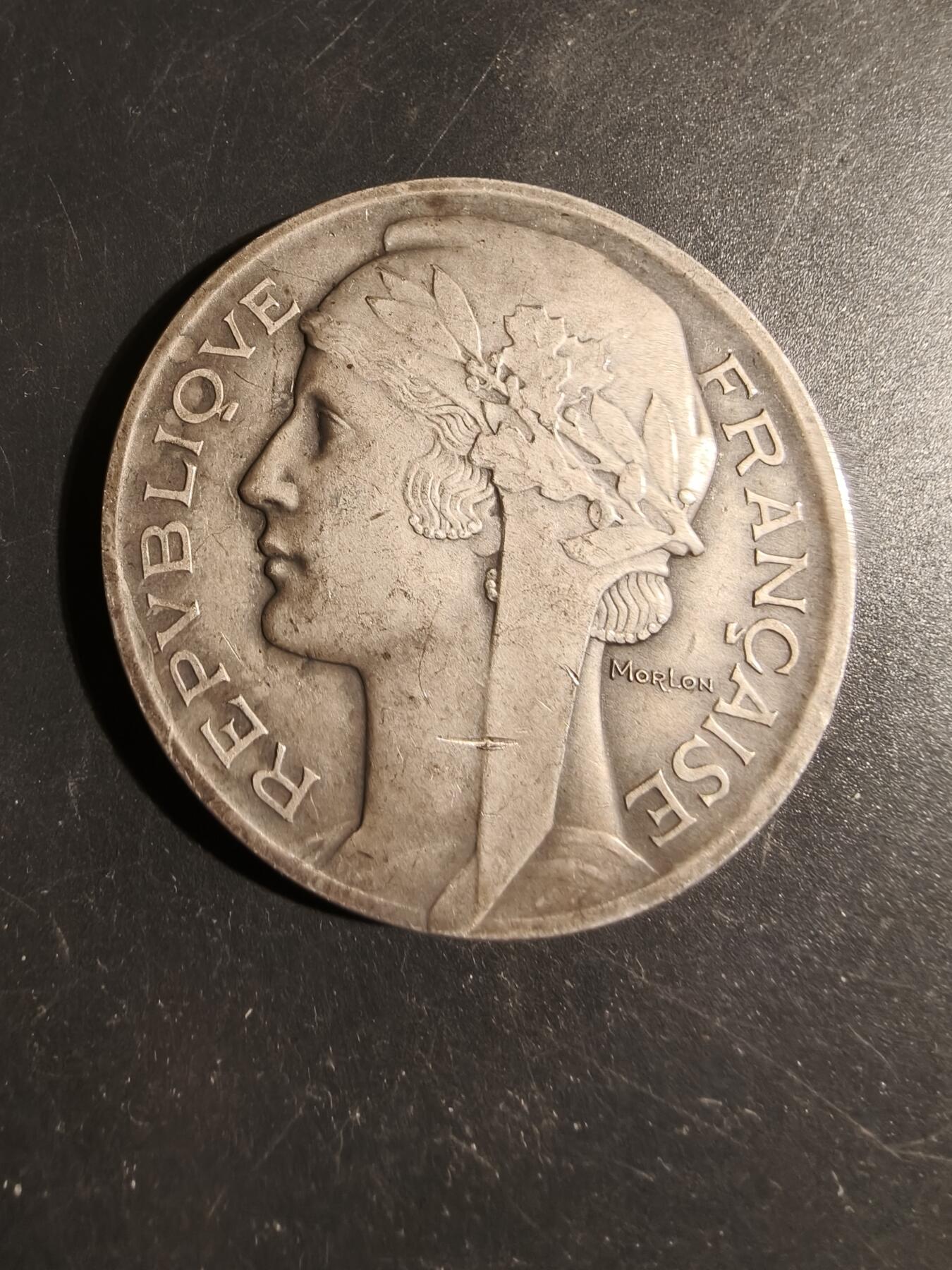 老王徽章第178期 法国体育教育委员会镀银大铜章    大师莫隆作品    直径50mm    重量59.5g