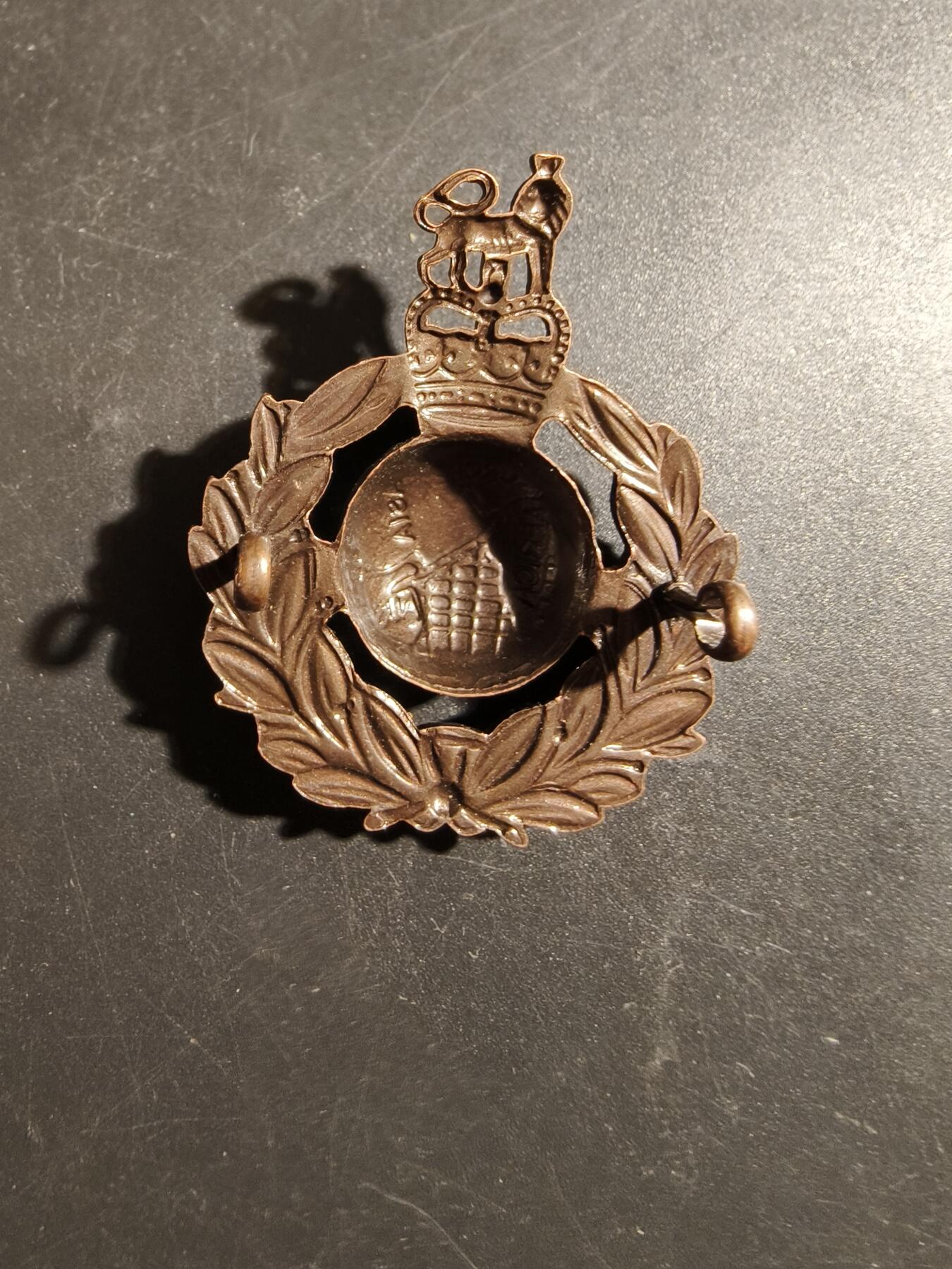 老王徽章第178期 英国皇家海军陆战队帽徽    女王早期版