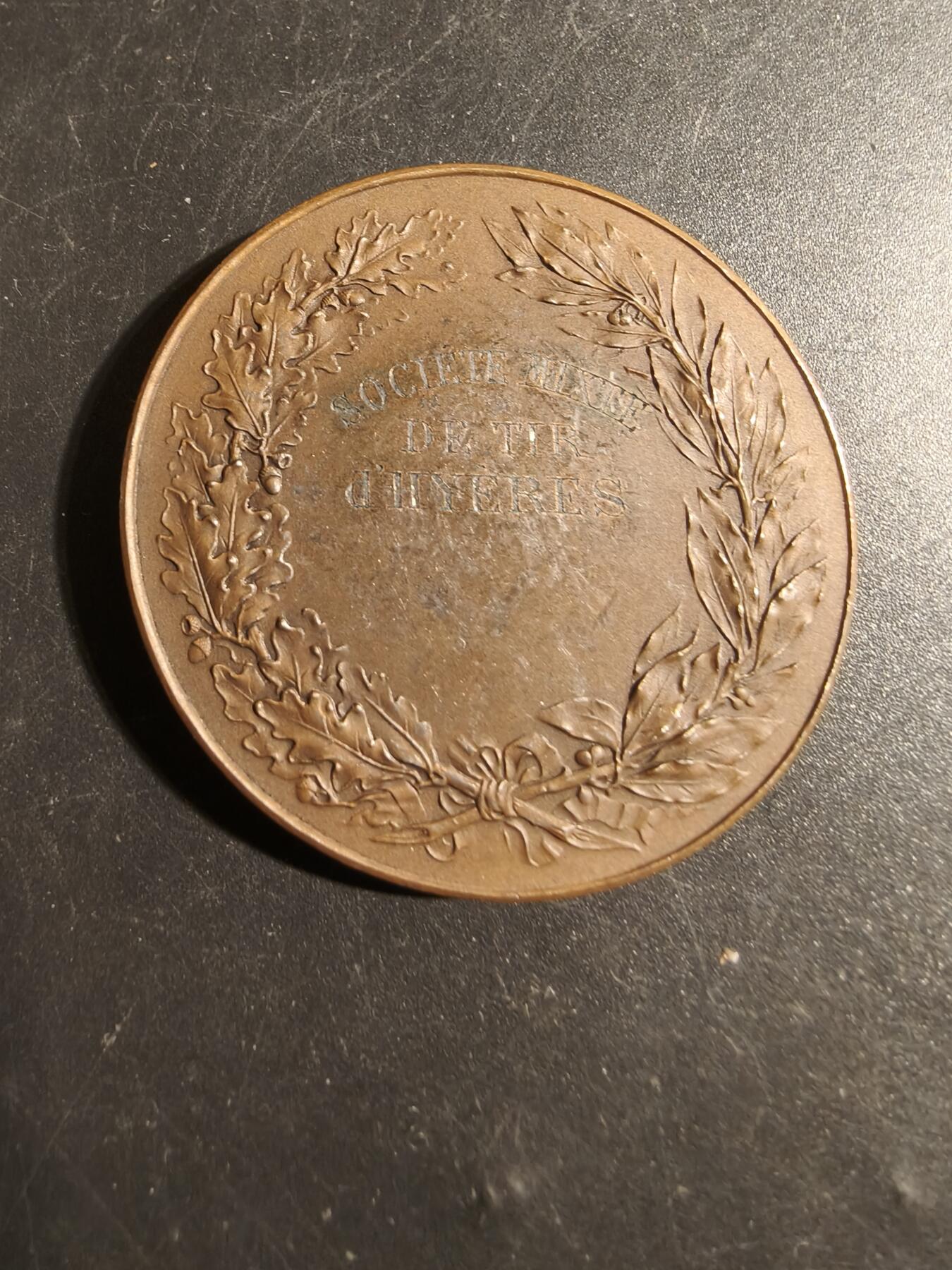 老王徽章第178期 法国国家射击协会大铜章     公鸡头玛丽安娜    大师波特作品     直径46mm    重量44.2g