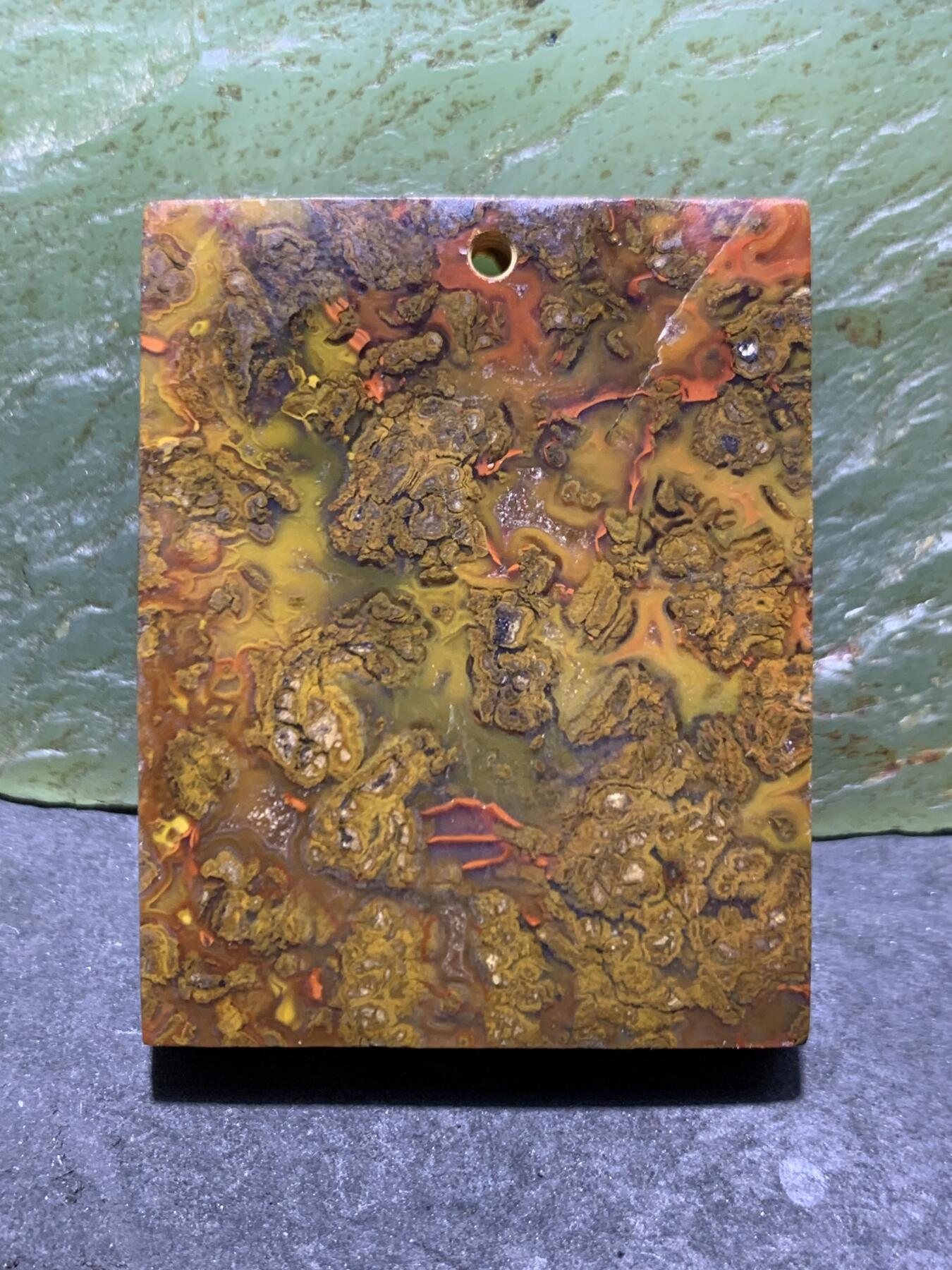 高玉化草花纹战国红玛瑙牌子，吊坠一个