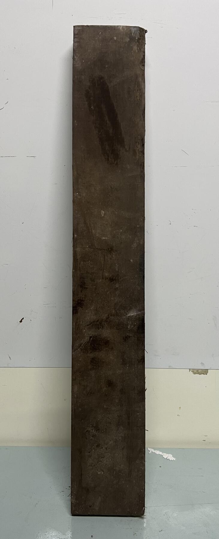 零元拍：01-18-3乌木金丝楠 可做镇尺切牌子。我用砂纸磨了半截就满金丝药香，尺寸约：53.8/8/2.8厚CM。