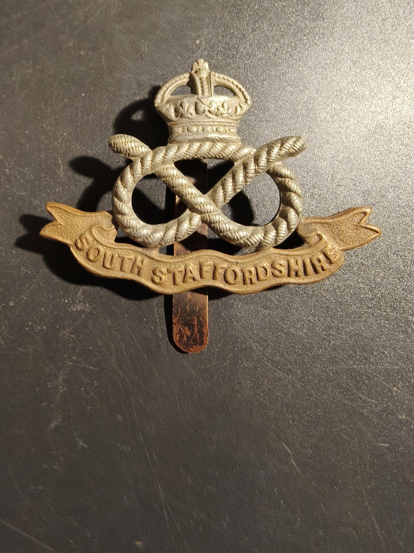 老王徽章第178期 英国南斯塔福德步兵团帽徽    一战时期