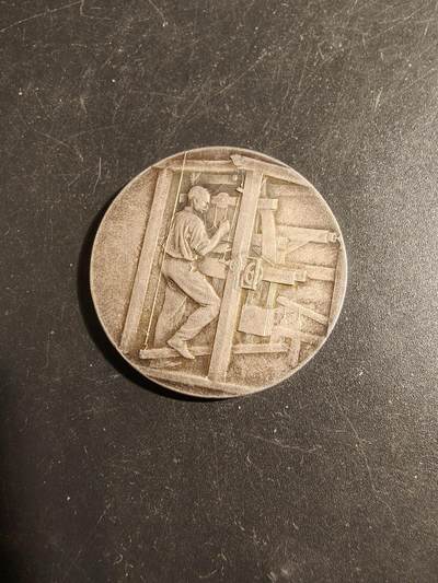 老王徽章第178期 - 法国1942年纺织品和纺织材料总协会镀银大铜章    直径36mm    重量21.4g