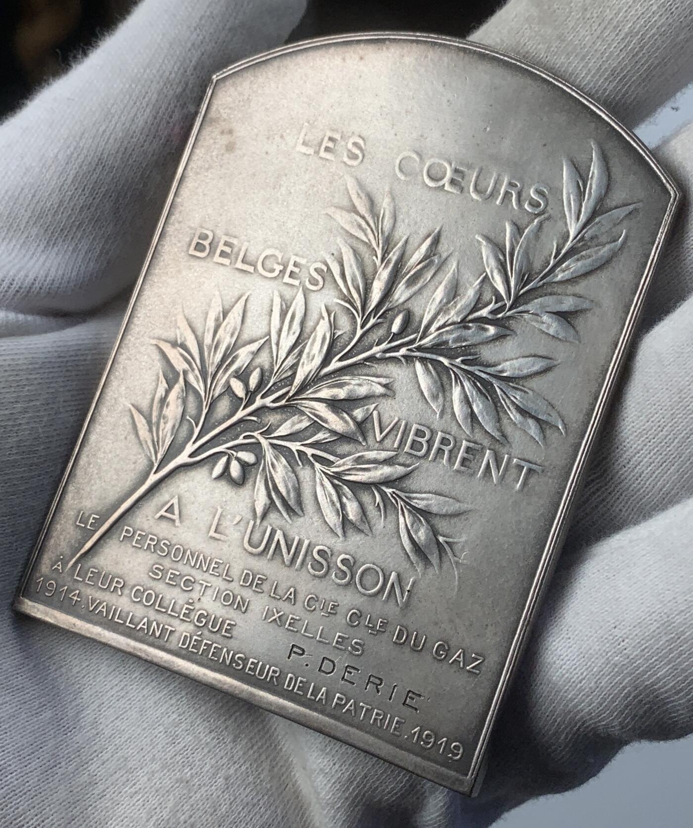 掌中浮雕-藏着的欧洲第050场 比利时煤气公司一战参战员工镀银铜章奖牌, 61*83mm，128g，原盒有破损，卡扣扣不住