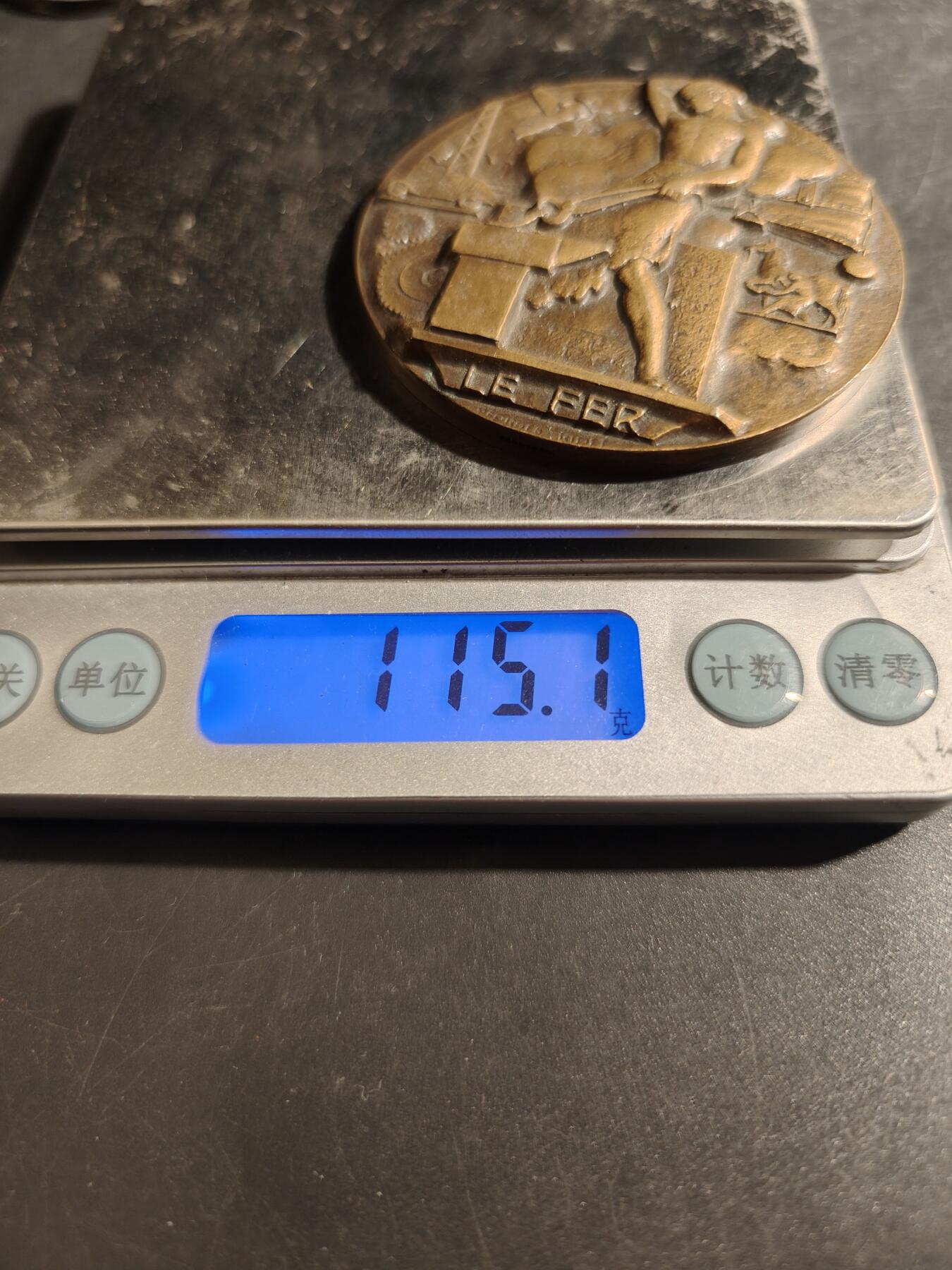 老王徽章第178期 法国打铁匠大铜章    工业元素满满    直径58mm    重量115.1g