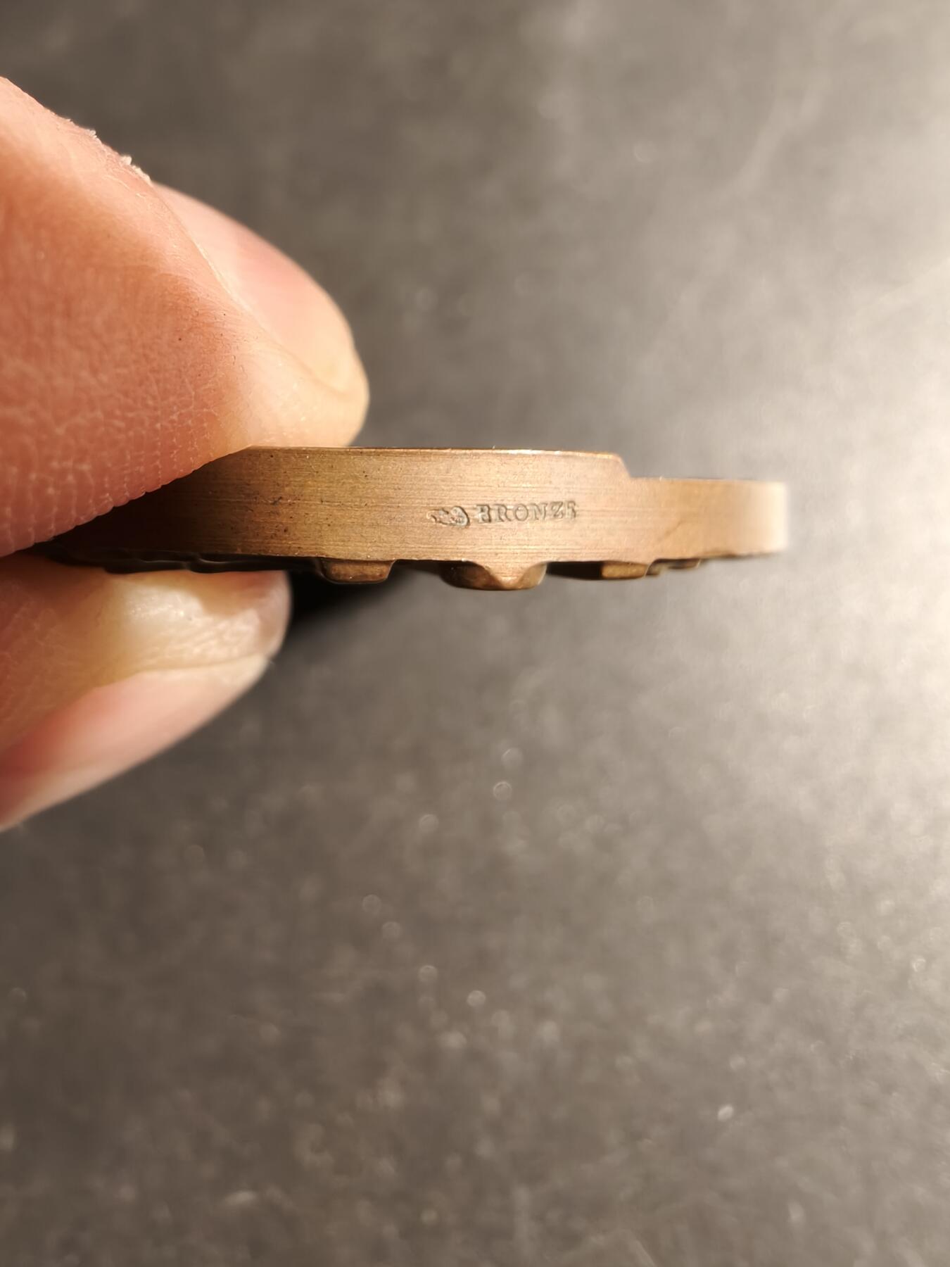 老王徽章第178期 法国全国燃料贸易商工会联合会大铜章      直径50mm     重量56.7g