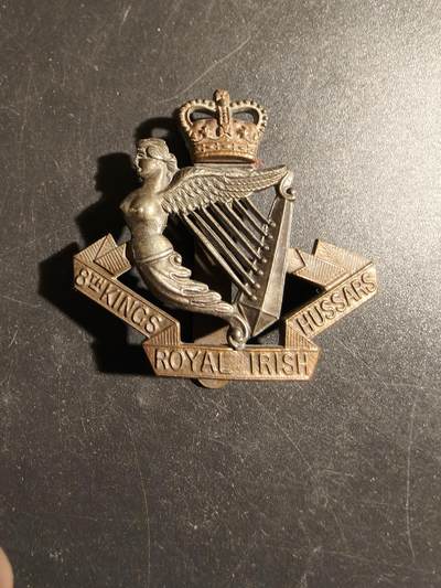 老王徽章第178期 - 英国陆军第8国王皇家爱尔兰轻骑兵团帽徽     女王早期版