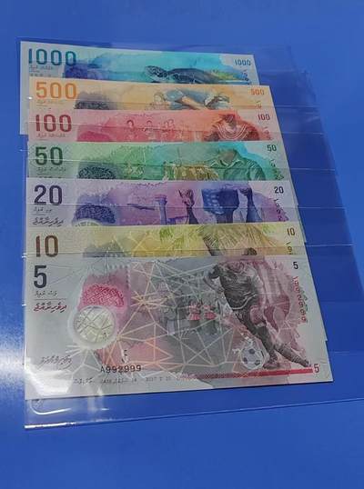 【礼羽收藏】🌏世界钱币拍卖第121期 - 【A992999】2015年马尔代夫5、10、20、50、100、500、1000面值全同号塑料钞 带原装册 A冠 无3457尾999 数二朦胧豹子号 钞美号靓