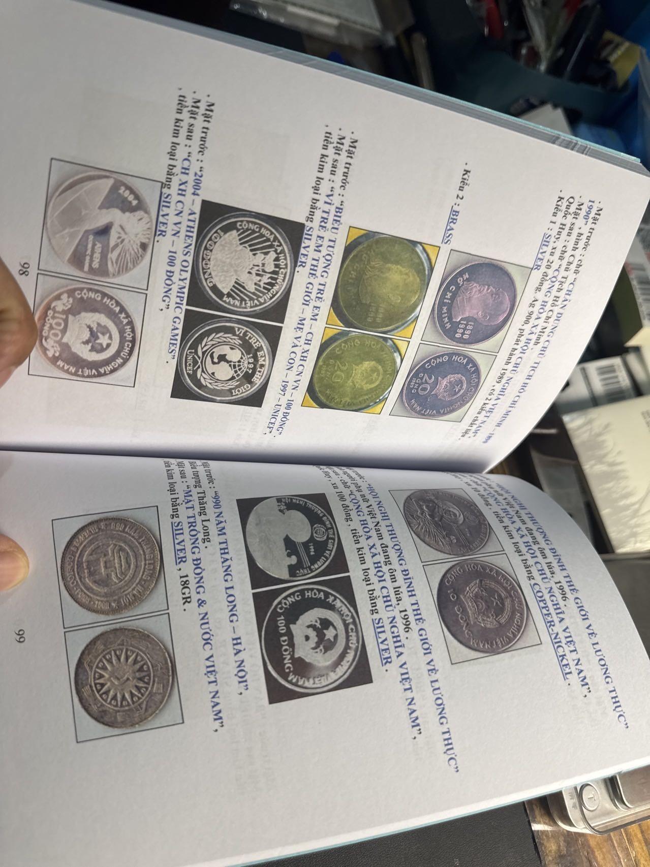 ❤️【币观天下】❤️ 第340期钱币拍卖- 2026.1.23周五晚上6点半场-长期征集拍品 越南钱币协会制作的纸币徽章古币机制币目录共计4本一套内容相当丰富值得收藏