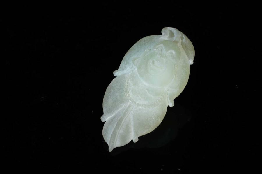 上海都达杂项专场五（全场包邮） 天然和田玉精雕《芭蕉弥勒》挂件87-66