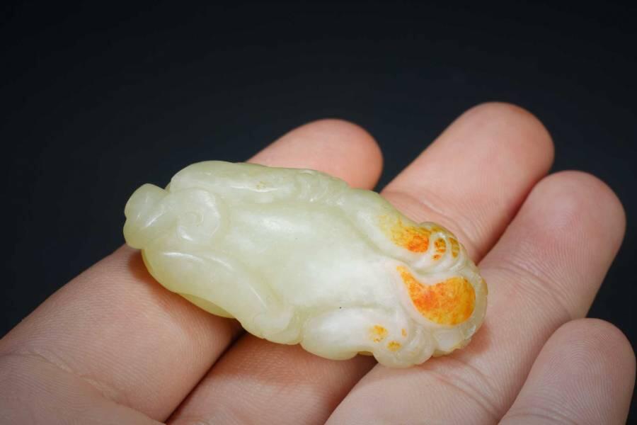 上海都达杂项专场五（全场包邮） 天然和田玉精雕《招财瑞兽》挂件87-67