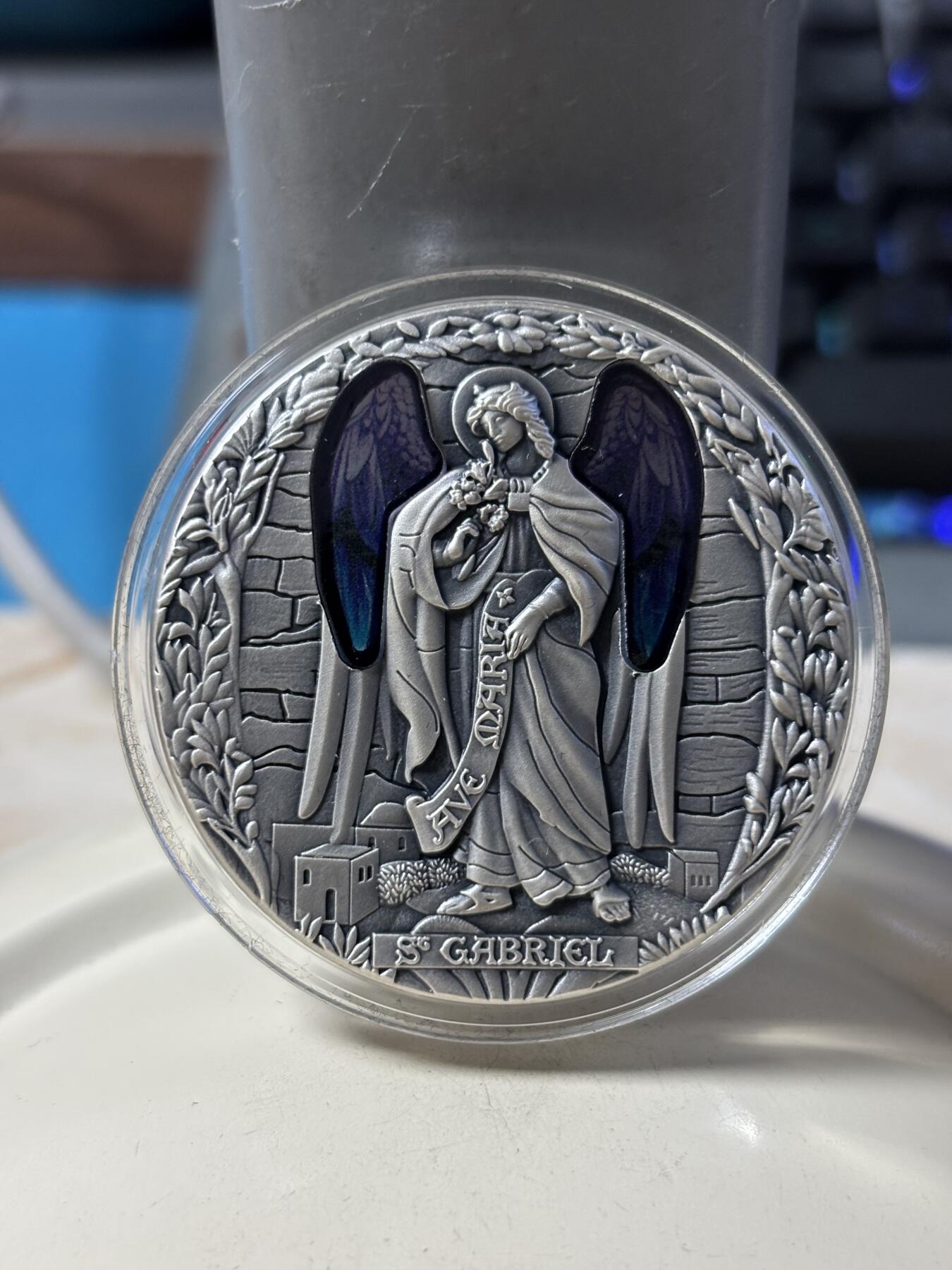 第189期拍卖 喀麦隆2020年天使系列1加百列镶彩玻璃2盎司银币，999银，发行500枚