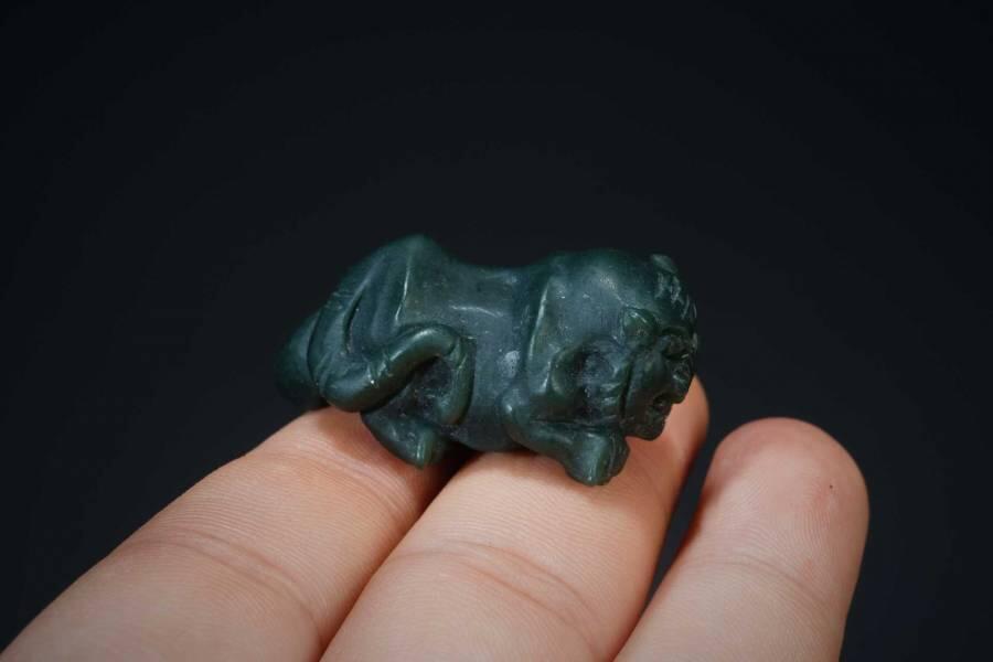 上海都达杂项专场五（全场包邮） 天然和田玉青玉精雕《虎虎生威》挂件87-64