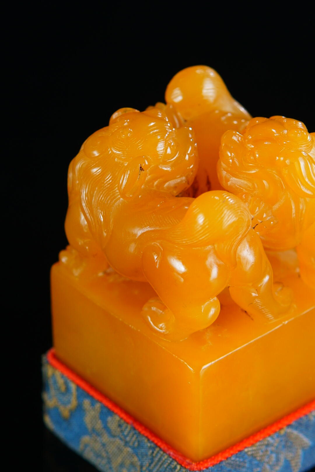 方寸藏珍·寿山田黄印章专场（一） 寿山田黄石《烟云供养》双螭钮章