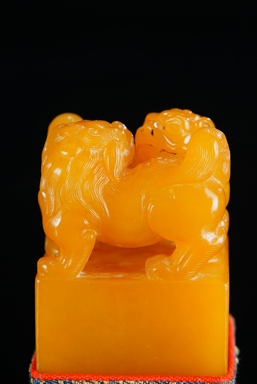 方寸藏珍·寿山田黄印章专场（一） 寿山田黄石《烟云供养》双螭钮章