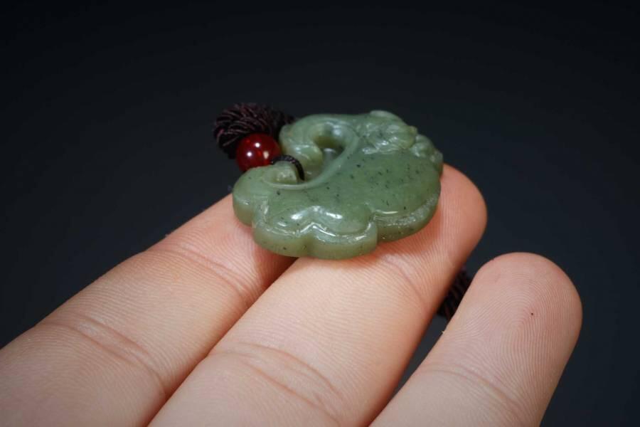 上海都达杂项专场五（全场包邮） 天然和田玉精雕《莲花如意锁》挂件 附鉴定证书87-61