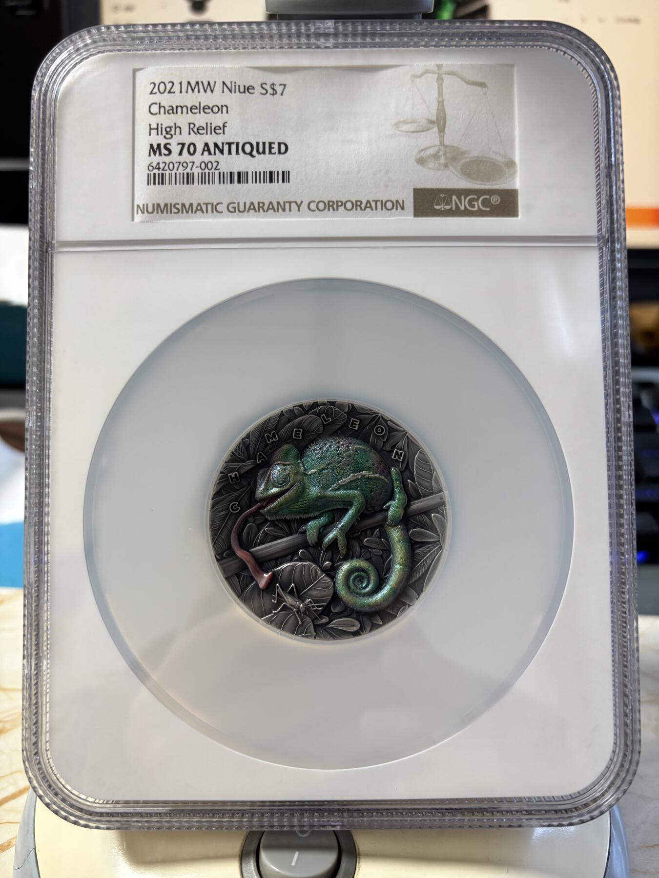 第189期拍卖 纽埃2021年神奇动物系列变色龙3盎司彩色珐琅银币NGC-MS70无盒无证书，999银，3盎司，发行421枚